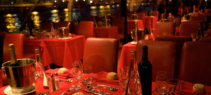 Bateau mouche (Paris) : diner de promotion